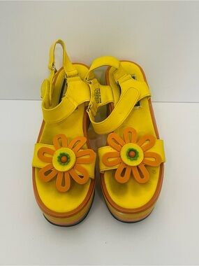 🖤 Zodiac Yellow Floral Platform Sandals